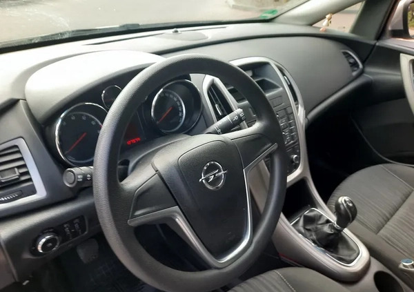 Opel Astra cena 20900 przebieg: 127000, rok produkcji 2010 z Kołobrzeg małe 326